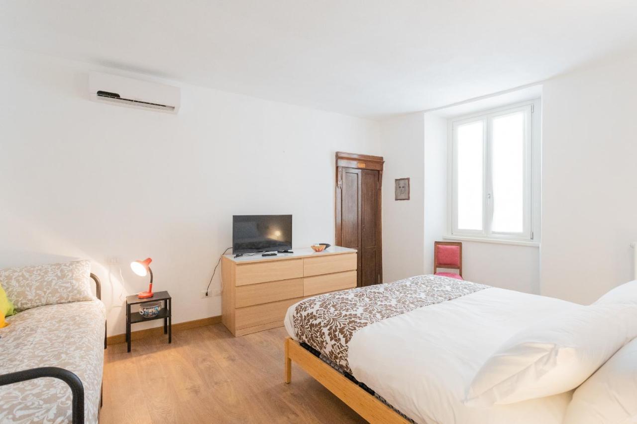 Da Pia In Historycal Como City Centre By Rent All Como Exterior photo