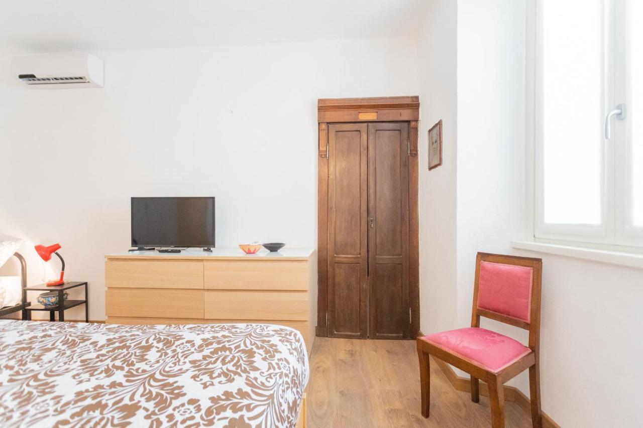 Da Pia In Historycal Como City Centre By Rent All Como Exterior photo