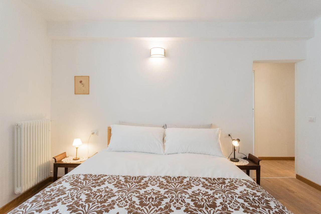 Da Pia In Historycal Como City Centre By Rent All Como Exterior photo