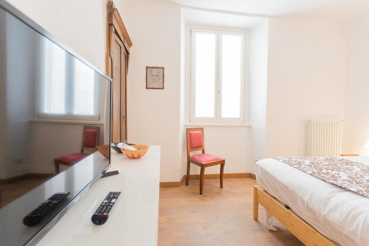Da Pia In Historycal Como City Centre By Rent All Como Exterior photo